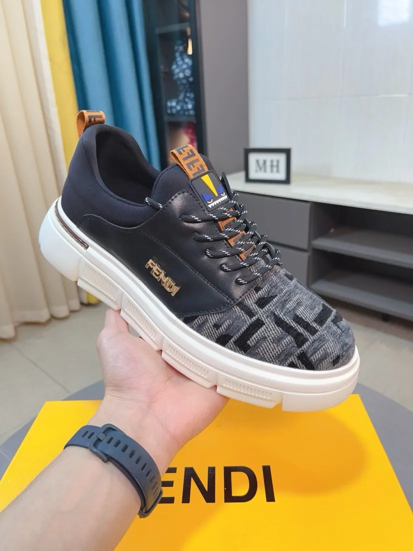Factory price 420🌹🌹【FENDI】FENDI classic and comfortable men, this complex sneaker is made of soft calfskin➕genuine leather lining➕original ultra-light rubber material with rough outsole. This unique light and thin style is suitable for the casual and exquisite sensibility of this season. It is comfortable and natural on the feet. It is an everyday style for casual travel in autumn and winter! 38/44